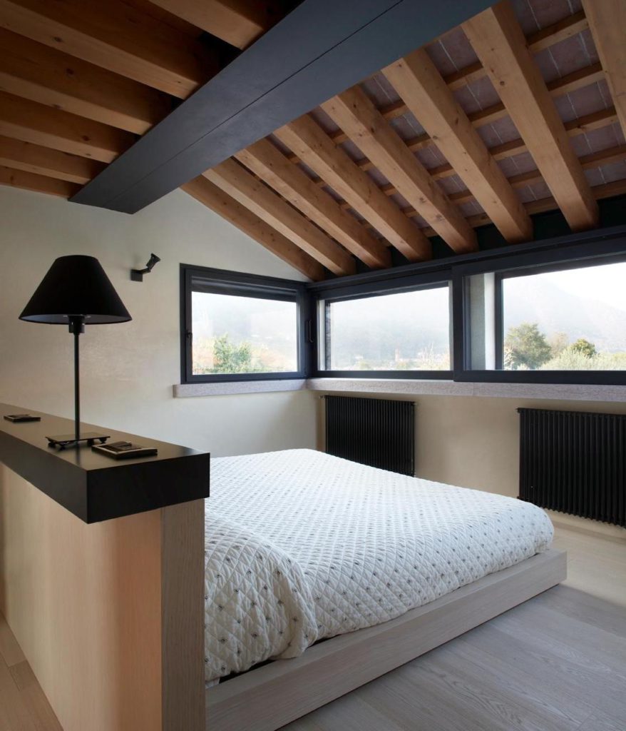 awaesome-decoration-idea-for-attic-room-with-wooden-ceiling-decoration-idea-plus-small-glass-window-then-wooden-floor-plus-bed-with-wooden-platform.